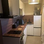 Stylisches Mit Balkon Und Garage 公寓