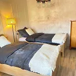 Stylisches Mit Balkon Und Garage 莱比锡