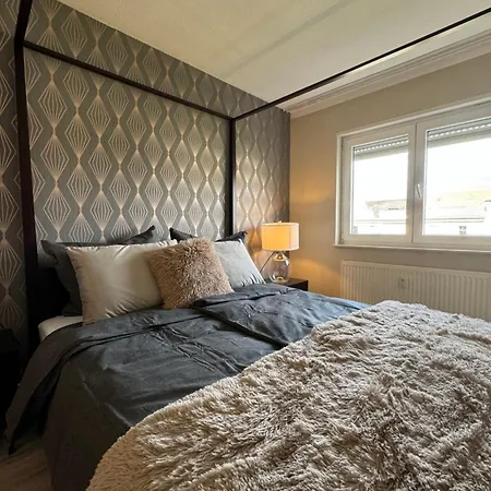 Stylisches Mit Balkon Und Garage *