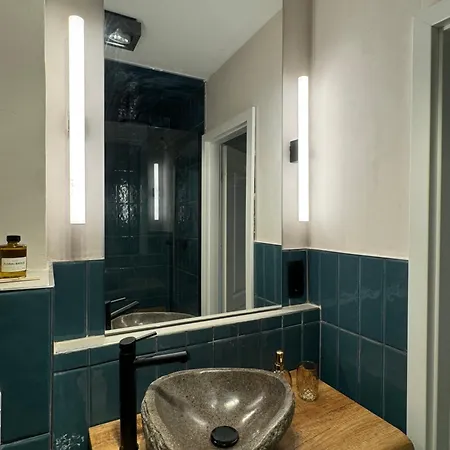 Stylisches Mit Balkon Und Garage