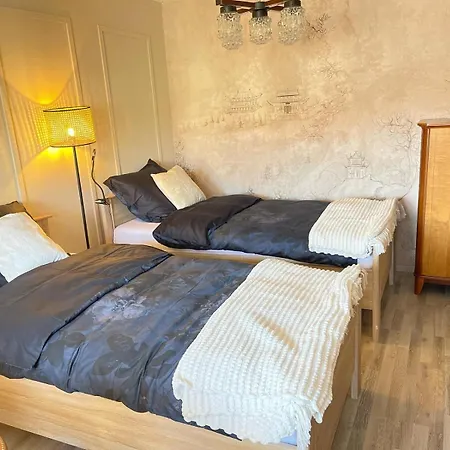Stylisches Mit Balkon Und Garage Лейпциг