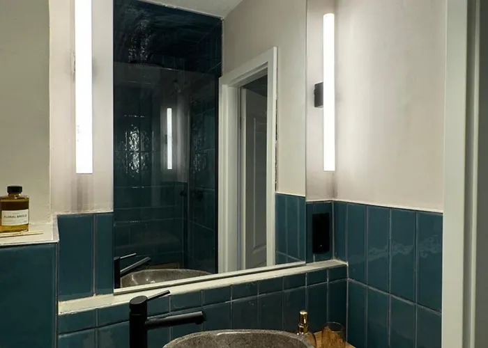 Stylisches Mit Balkon Und Garage