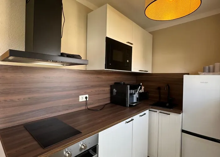 아파트 Stylisches Mit Balkon Und Garage