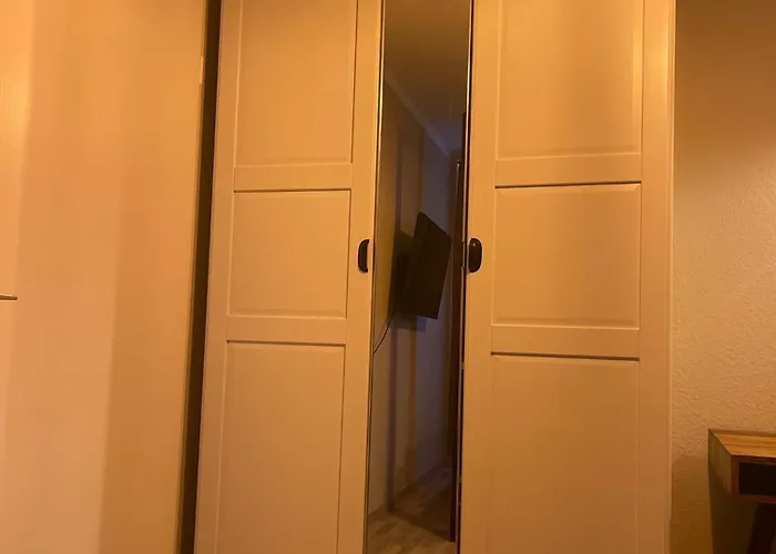 아파트 Stylisches Mit Balkon Und Garage