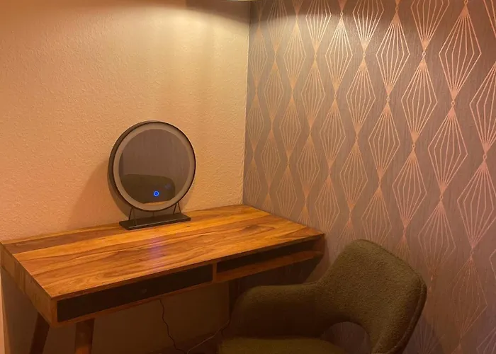 아파트 Stylisches Mit Balkon Und Garage