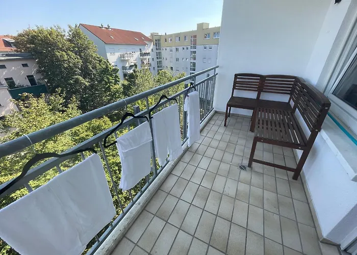 아파트 Stylisches Mit Balkon Und Garage 라이프치히