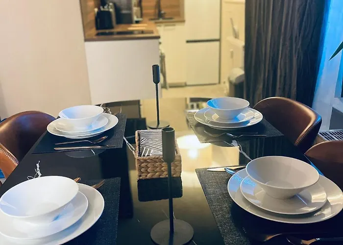 아파트 Stylisches Mit Balkon Und Garage