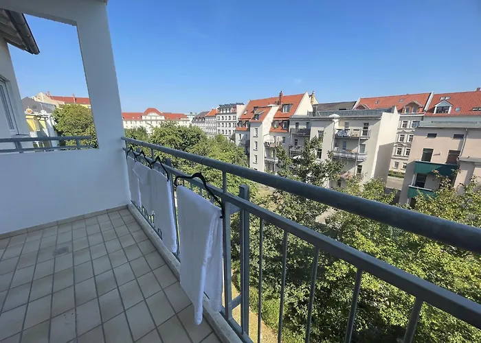 Stylisches Mit Balkon Und Garage 아파트 라이프치히