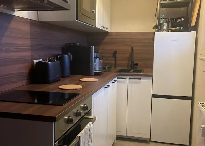 Stylisches Mit Balkon Und Garage 라이프치히