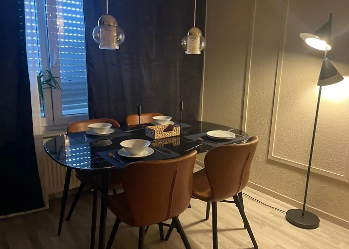 아파트 Stylisches Mit Balkon Und Garage