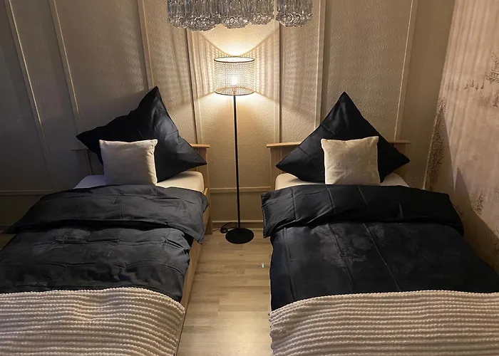 아파트 Stylisches Mit Balkon Und Garage