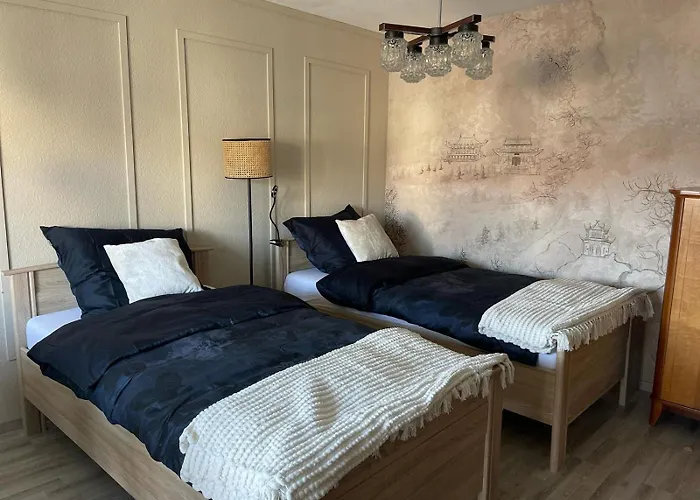 아파트 Stylisches Mit Balkon Und Garage