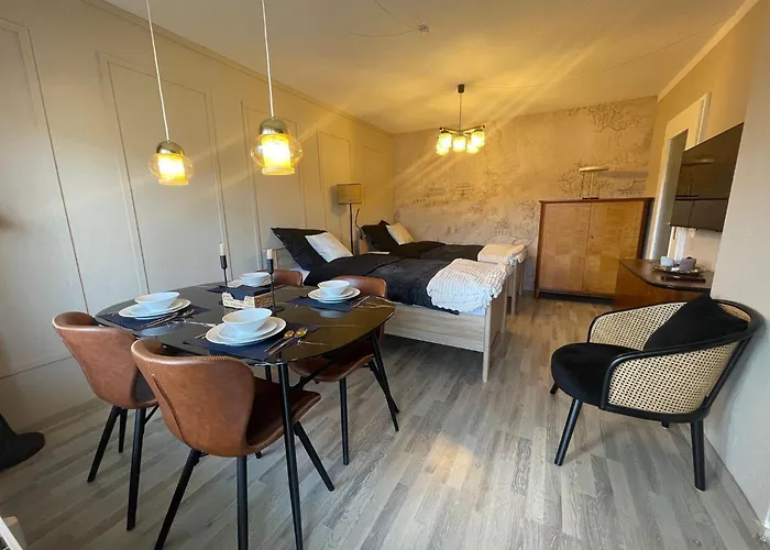 Stylisches Mit Balkon Und Garage 아파트